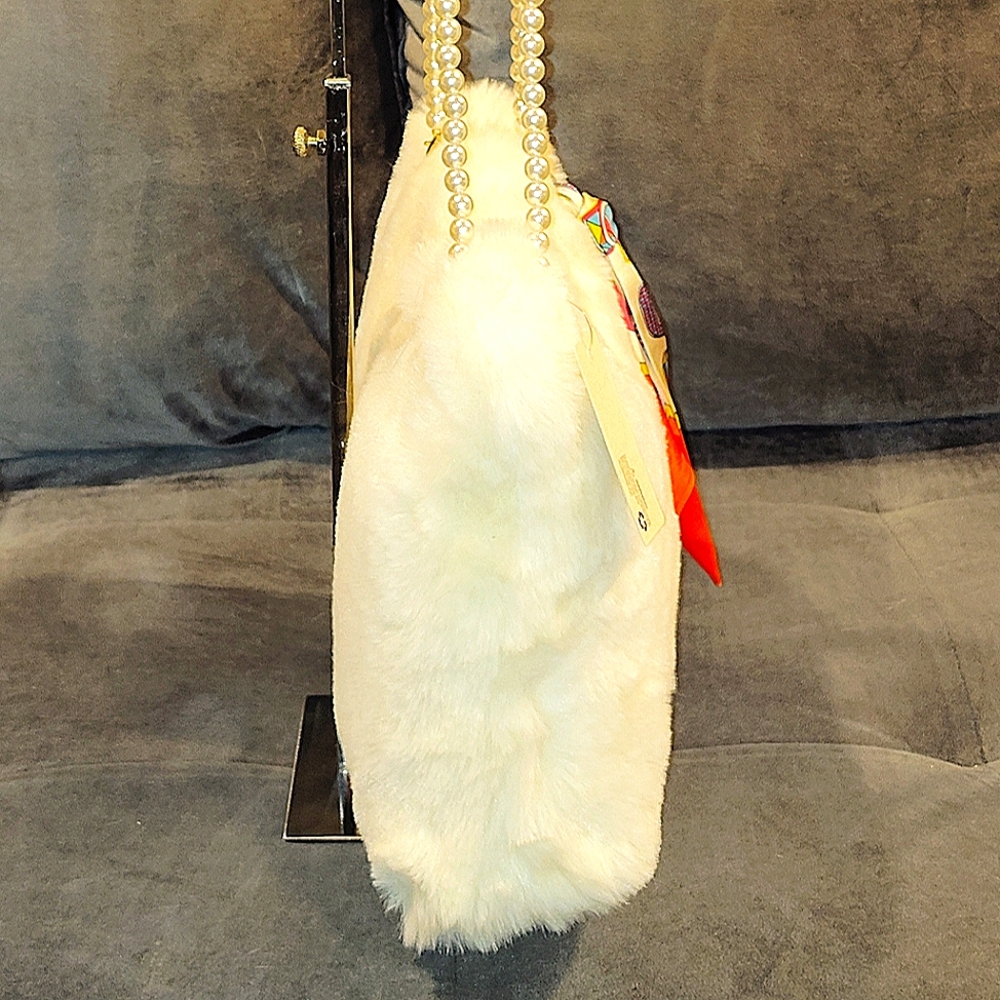 NWT LOUENHIDE KIKI MAISE VINTAGE WHITE FAUX FUR TOTE W/ FAUX PEARL HANDLES SCARF - Picture 8 of 12